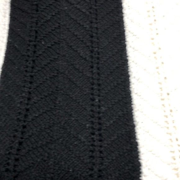 55” x 60” THROW  WHITE BLACK CHEVRON DESIGN - Picture 3 of 3
